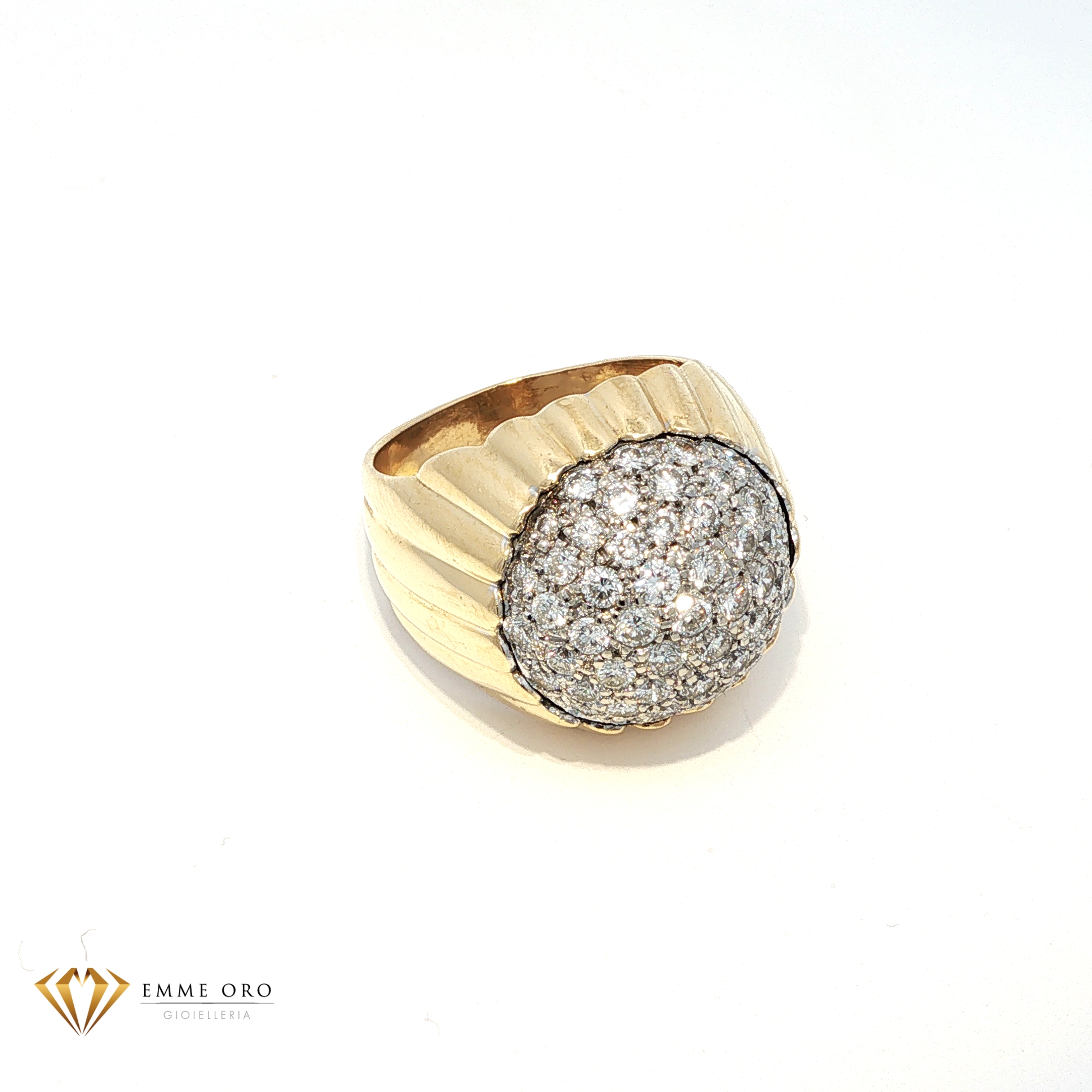 Anello Cocktail oro cupola brillanti laterale destra