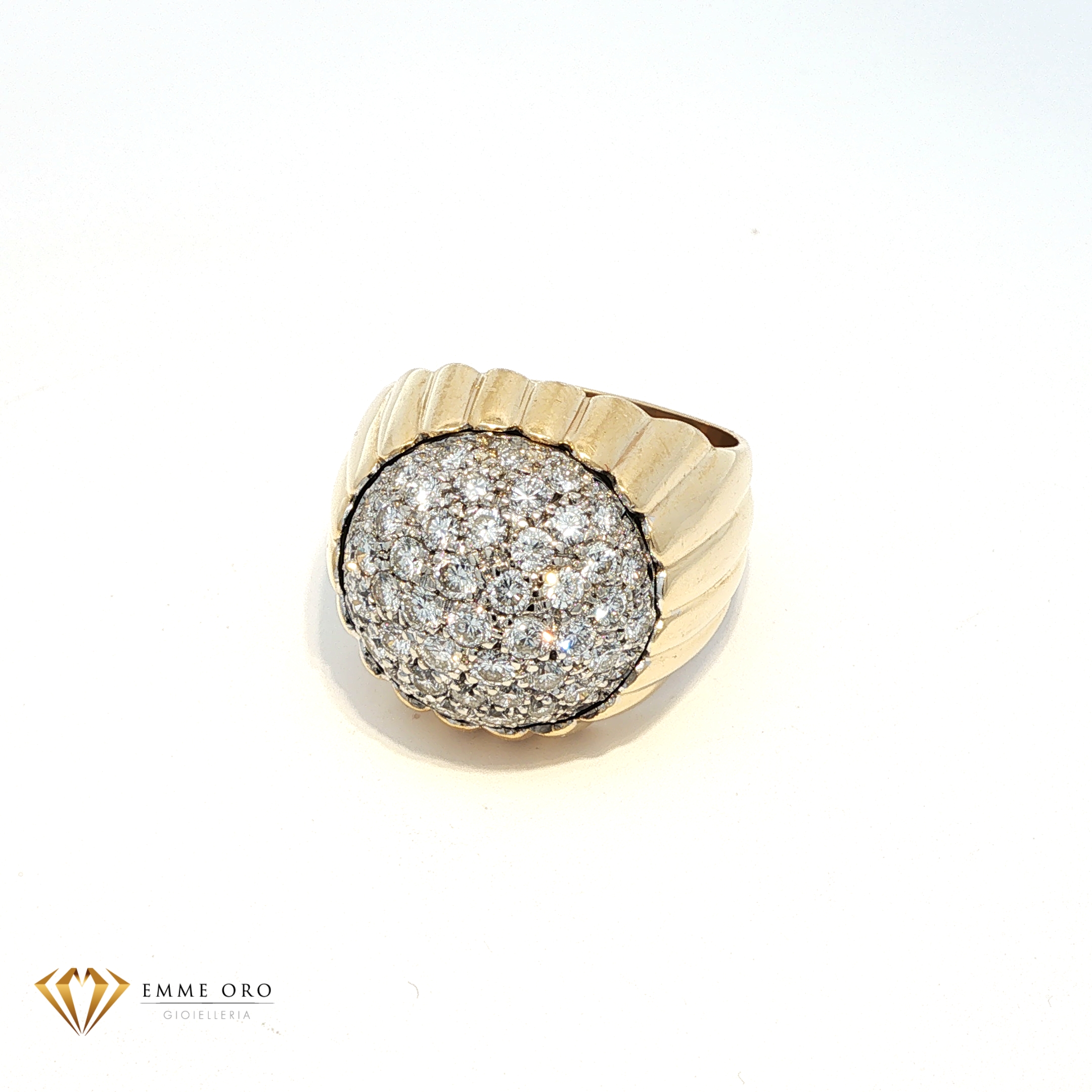 Anello Cocktail oro cupola brillanti laterale destra laterale