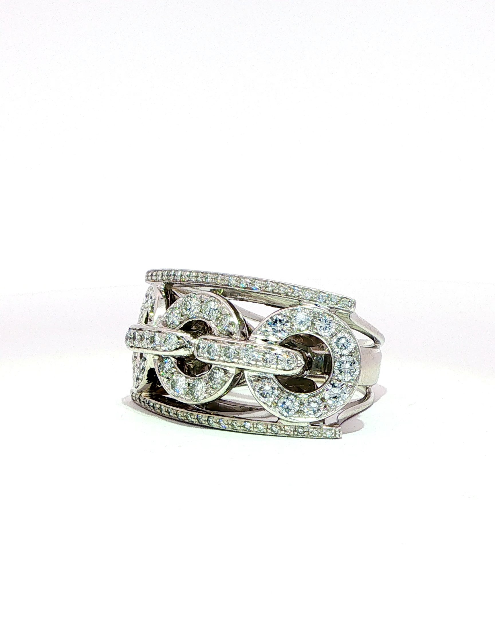 Anello cocktail geometrico oro diamanti laterale