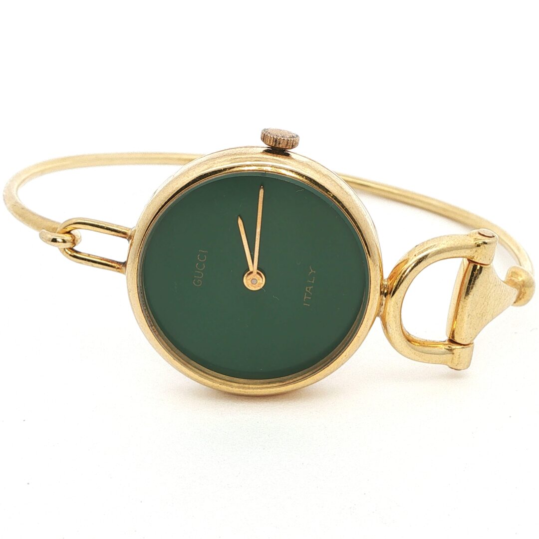 Vista frontale orizzontale orologio oro Gucci Vintage