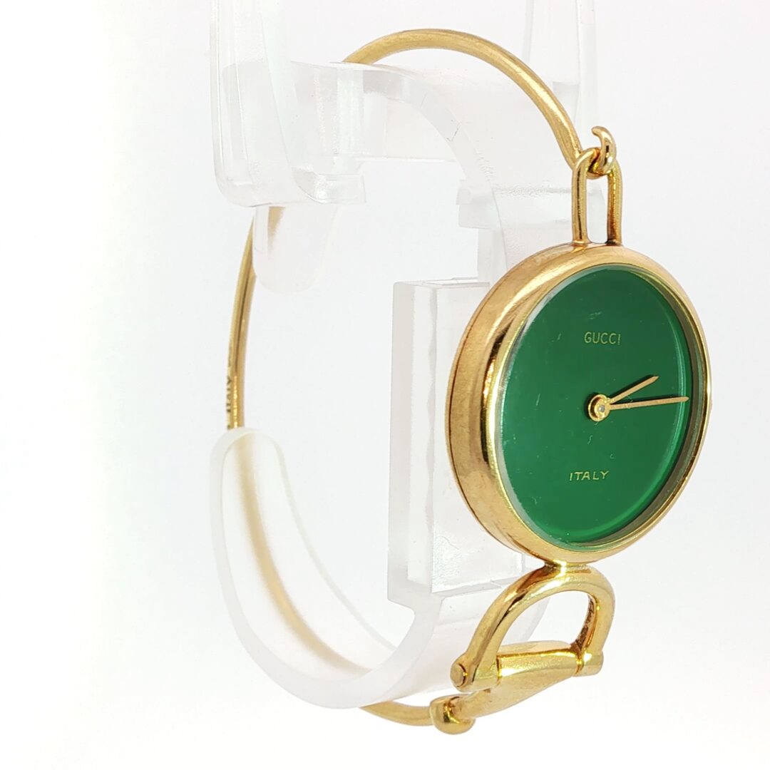 Vista frontale laterale orologio oro Gucci Vintage
