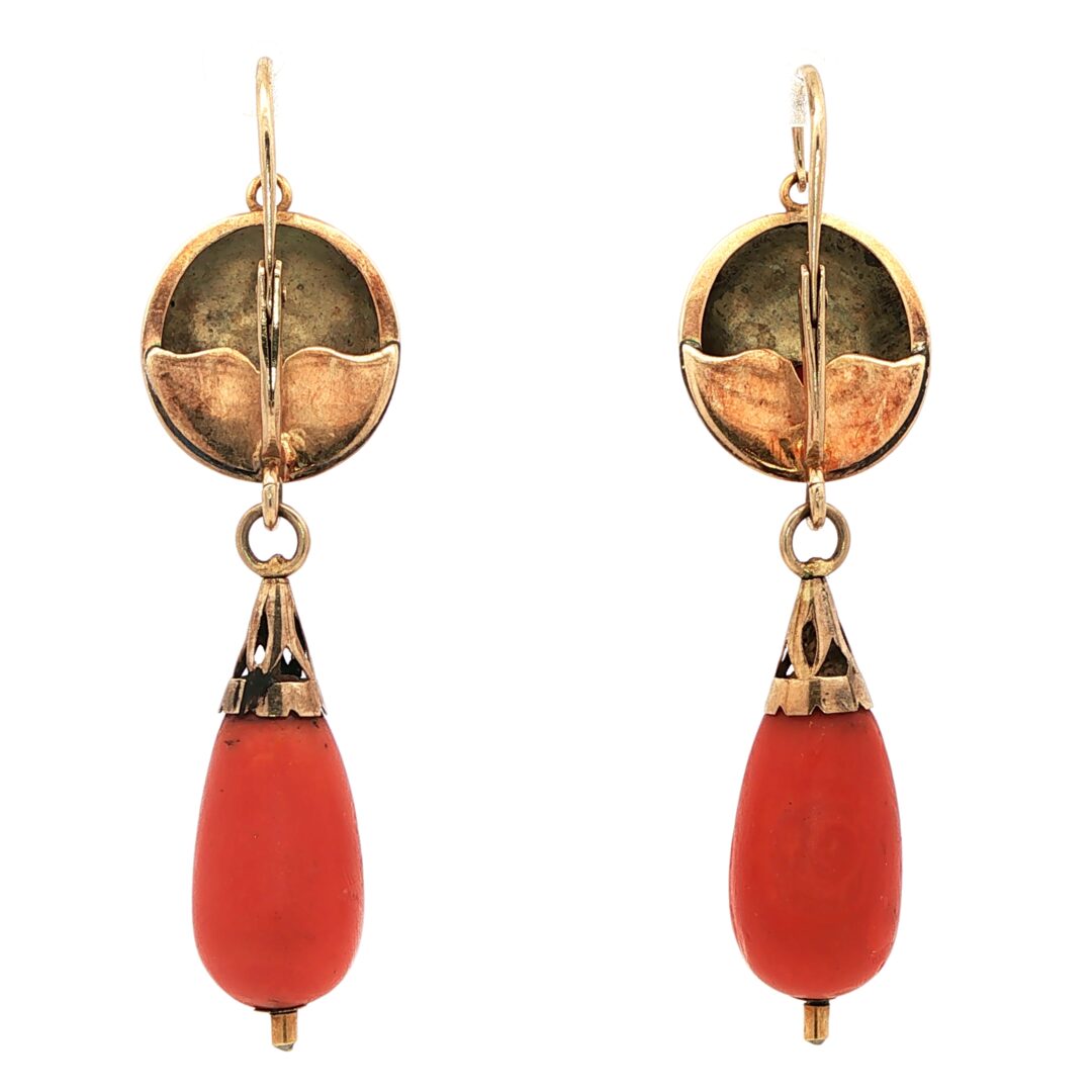 retro Orecchini vintage pendenti corallo oro Frontale