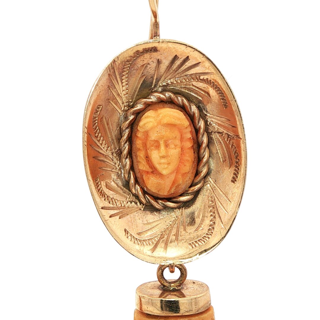 Orecchini pendenti oro Corallo inciso dettaglio cameo 2
