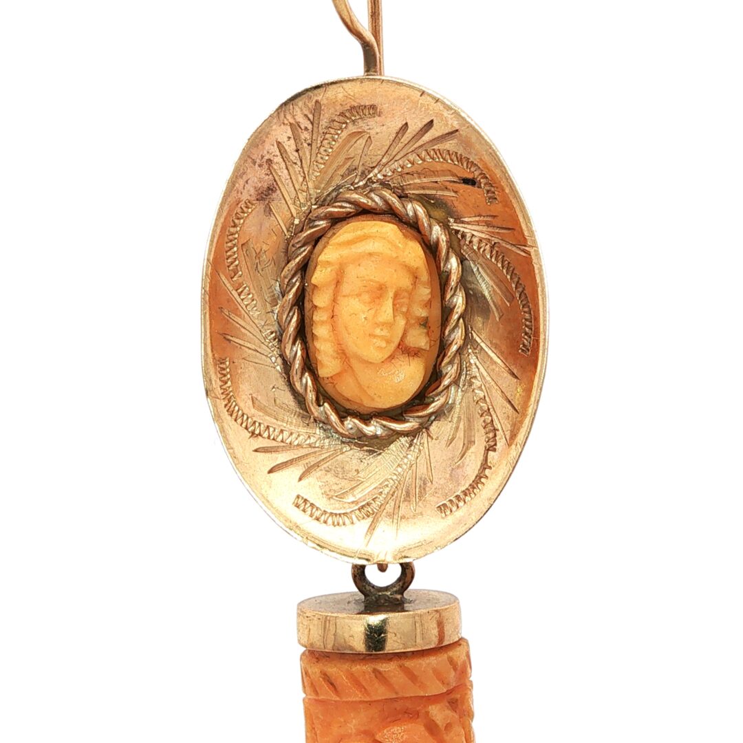 Orecchini pendenti oro Corallo inciso dettaglio cameo